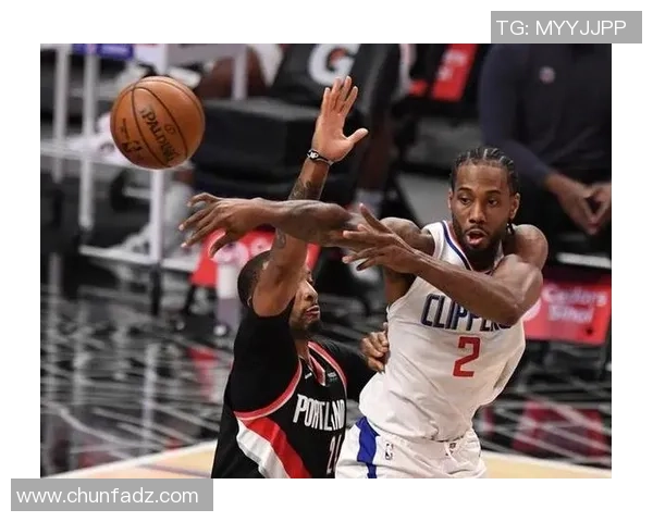 16-17赛季开拓者与快船的激烈对决回顾与精彩瞬间分析